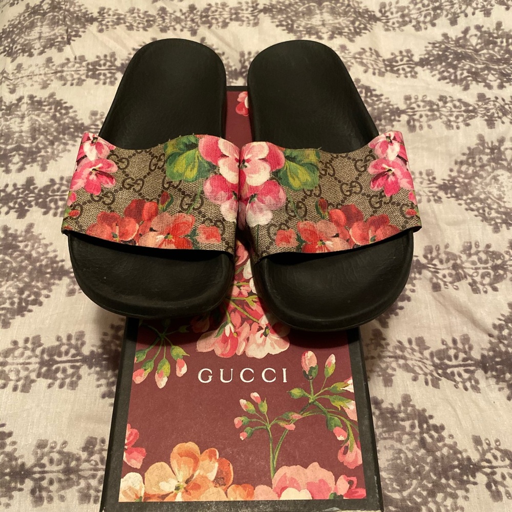 Gucci slides 🌸